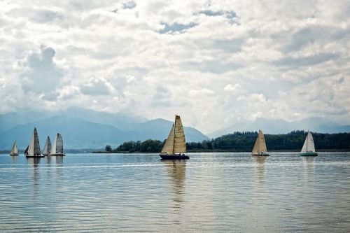 Burinė Valtis, Boot, Buriu, Ežeras, Vanduo, Vandens Sportas, Laisvalaikis, Šventė, Atsigavimas, Hobis, Sportas, Laivas, Linksma, Jūrininkas, Atsipalaiduoti, Daugiau, Kelionė, Kraštovaizdis, Chiemsee, Bavarija, Kelionė, Gamta, Vasara, Dangus