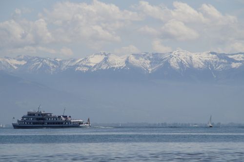 Burlaiviai, Ežero Konstanta, Alpių, Panorama, Kraštovaizdis, Ežeras, Vanduo, Laivas, Boot, Buriu, Dangus, Burinė Valtis, Šveicarija, Laivyba, Vokietija, Laisvalaikis, Taikus, Mėlynas, Gamta, Sportas, Vandens Sportas, Nuotaika, Pavasaris, Atsigavimas, Idiliškas, Bankas, Tylus, Atsipalaiduoti, Šventė, Poilsis, Jūrų, Idilija, Keltas, Reguliarios Paslaugos, Ekskursijos Laivas, Kalnai