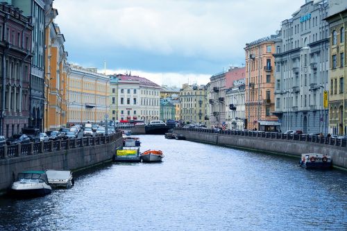 Sankt Peterburgas, Peter, Sankt Peterburgas, Sankt Peterburgas, Petersbergas, Rusija, Saint, Europa, Turizmas, Rytas, Mėlynas, Dangus, Debesys, Debesuota, Pavasaris, Šaltas, Upė, Kanalas, Europietis, Architektūra, Barokas, Art Noveau, Prancūzų Kalba, Stilius, Klasikinis