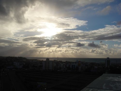 Salvadoras, Bahia, Dangus, Saulėtekis
