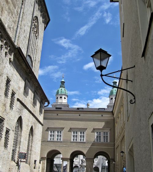 Salzburg, Lygiagrečiai, Arka
