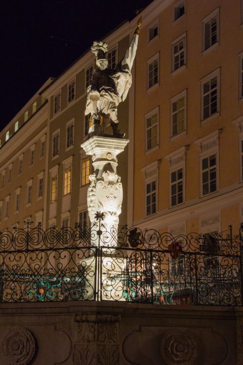 Salzburg, Senamiestis, Austria, Centro, Akmens Figūra, Salzburgo Miestas, Fontano Kolona, Fontanas, Šventas, Gėlių Floras, Maneken, Statula, Josef Anton Pfaffinger