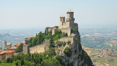 San Marino, Pilis, Tvirtovė, Rokas
