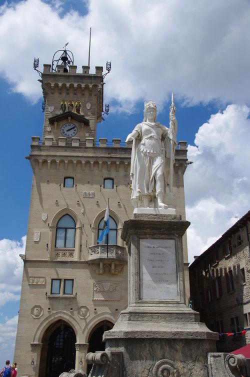 San Marino, Miesto Rotušė, Palazzo Pubblico, Architektūra
