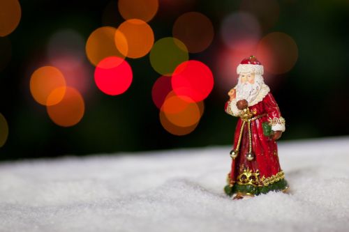 Kalėdos,  Claus,  Šviesa,  Vyras,  Linksmas,  Saint,  Nikolas,  Noel,  Senas,  Ornamentas,  Žmonės,  Neryškus,  Raudona,  Santa,  Sezoninis,  Sniegas,  Tradicinis,  Medis,  Žiema,  Xmas,  Santa Claus Sniegu
