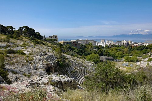 Sardinija,  Kaljaris,  Romos Amfiteatras,  Miestas