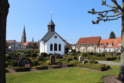 Schleswig Holm, Žvejų Kaimelis, Istoriškai, Bažnyčia, Kapinės
