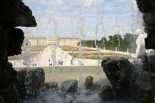 Schönbrunn Rūmai, Parkas, Krioklys