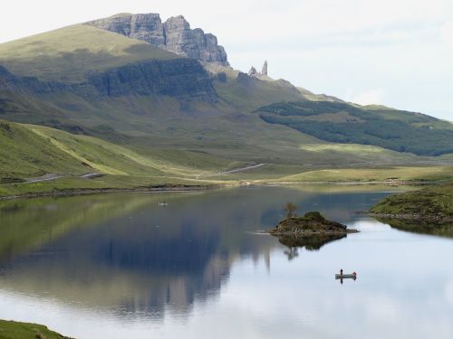 Škotija, Skye, Isle Of Skye, Rokas, Ežeras, Vanduo, Gamta, Kraštovaizdis, Aukštumų Ir Salų, Kalnas, Žalias, Akmenys, Storr, Loch Leathan, Veidrodis, Žvejys, Pinnacle, Trotternish