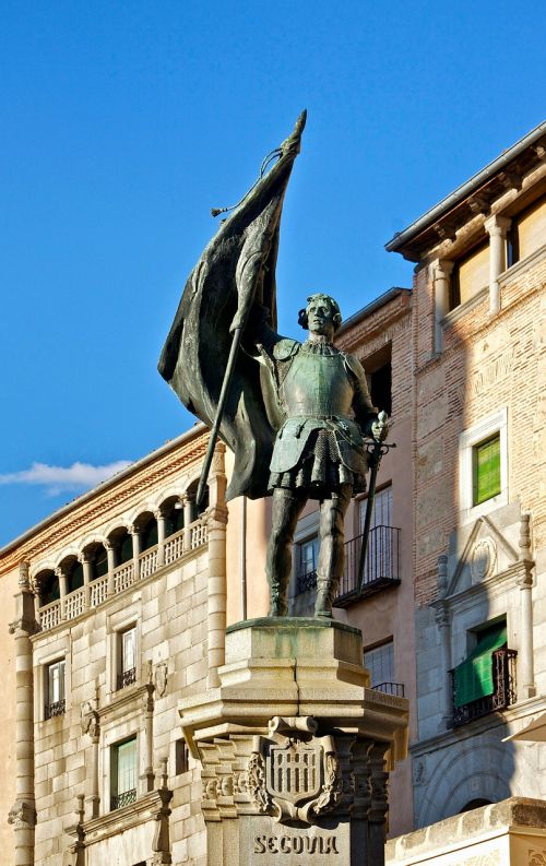 Segovia, Ispanija, Statula, Paminklas, Juan Bravo, Pastatas, Architektūra, Skulptūra, Dangus, Debesys, Miestas, Miestai, Miesto