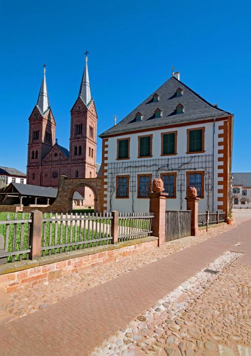 Seligenstadt, Hesse, Vokietija, Bazilika, Einhard Bazilika, Senamiestis, Tikėjimas, Religija, Architektūra, Lankytinos Vietos