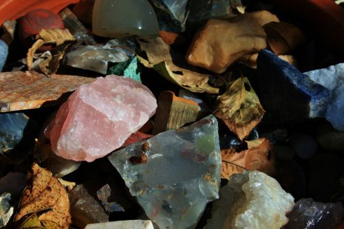 Akmenys,  Pusbrangiai,  Įvairūs,  Lapai,  Sausas,  Pusbrangių Akmenų Ir Sausų Lapų