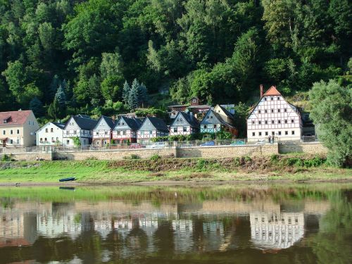 Septyni Nykštukai,  Namas Su Terasa,  Elbe