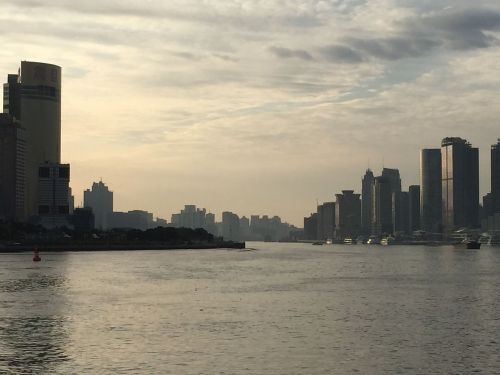 Šanchajus, Huangpu Upė, Rytas