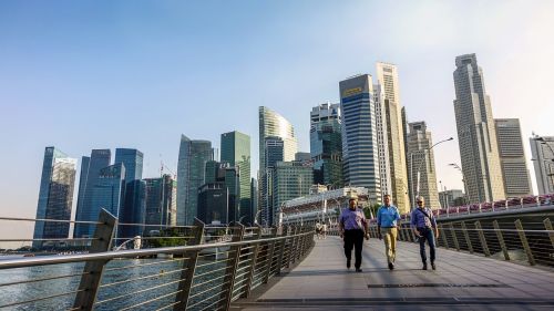 Singapūras, Singapūro Upė, Jubiliejinis Tiltas, Panorama, Pastatas, Vanduo, Finansinis Rajonas, Dangoraižis, Architektūra, Miesto, Biurai, Verslas, Bankas, Miestas, Atspindys, Bokštas, Mėlynas Dangus, Žmonės, Turizmas