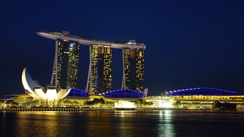 Singapūras, Marina Bay Smėliai, Orientyras, Dailės Muziejus, Singapūro Upė, Mėlynas Dangus, Viešbutis, Turizmas, Kelionė, Naktis, Gyvas, Atspindys, Žibintai, Šviesus