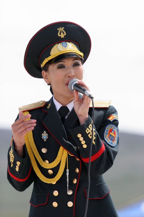 Dainininkė, Moteris, Kariuomenė, Menininkas, Spektaklis, Dainuoti, Mikrofonas, Uniforma, Muzika, Pramogos, Mongolija