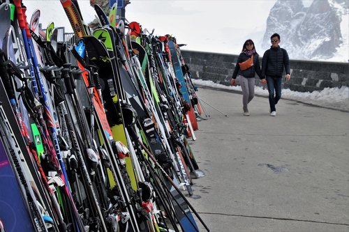 Slides,  Punktas,  Zermatt,  Sportas,  Alpine,  Kelionė,  Slidinėjimas,  Žiemos Sportas,  Nuolydis,  Šlaitai,  Keltuvas,  Slidinėjimo Trasa,  Iš Viso,  Šventė,  Slidinėjimo Kurortas,  Alpės,  Šveicarija,  Spalvingas