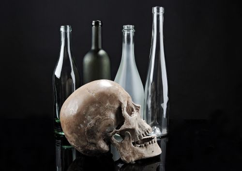 Kaukolė, Skeletas, Butelis, Kontrastas, Kompozicija