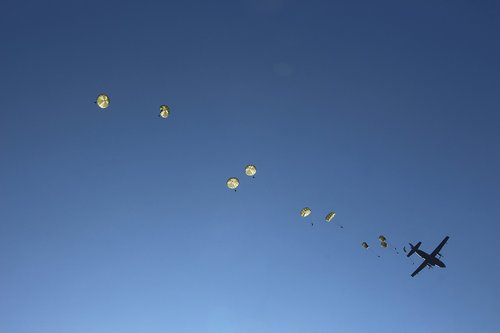Parašiutizmas,  Parašiutai,  Bundesvero,  Spyruoklė Praktika,  Parašiutininkas,  Dangus,  Karinė,  Orlaivių,  Mokymas,  Šokinėti,  Rizika,  Didelis,  Kariuomenė