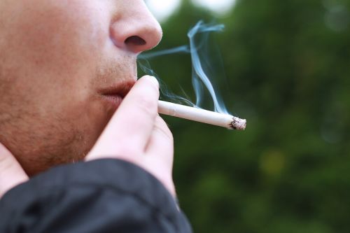 Rūkymas, Dūmai, Cigarečių, Vyras, Plaučių Vėžys, Draudimas Rūkyti, Naudos Iš, Labai Priklausomybę