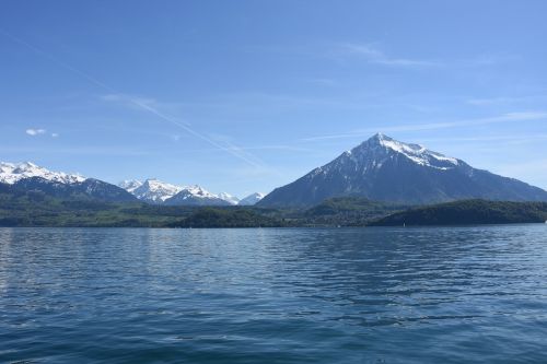 Čiaudėjimas, Ežeras Thun, Berni Oberland, Thun Hausberg, Ežeras