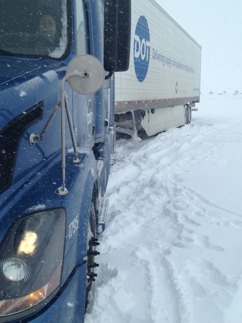 Sniegas, Sunkvežimis, Šaltas