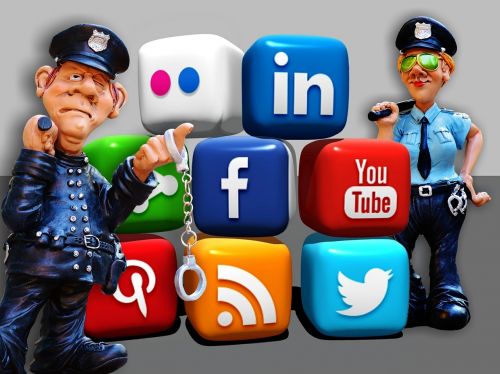 Socialinė Žiniasklaida, Internetas, Saugumas, Policija, Socialinis Tinklas, Socialinis, Socialinis Tinklas, Multimedija, Bendrauti, Interneto Puslapis, Technologija, Kompiuteris, Komunikacija, Interneto Svetainė, Www, Žiniasklaida, Tinklų Kūrimas, Facebook, Tinklai