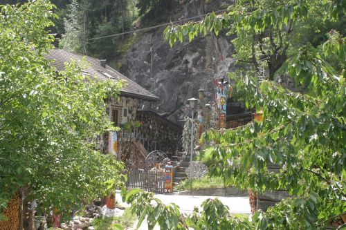 South Tyrol, Italy, Val Venosta, Namai, Krūmai, Medžiai, Atsiskyrėlis