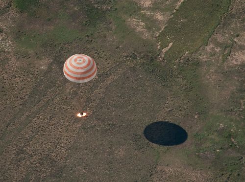 Soyuz, Nusileidimas, Kosmoso Kapsulė, Kosmoso Kelionės, Tma 17, 2010, Kosmonautai, Parašiutas, Žemės Jet, Žemės Variklis, Žemė