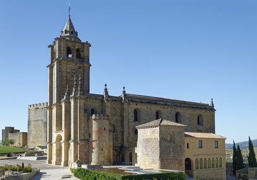 Ispanija,  Andalūzija,  Tvirtovė La Motos,  Abbey Bažnyčią,  Bažnyčia Santa Maria La Mayor,  Viduramžiai,  Lankytinos Vietos,  Architektūra