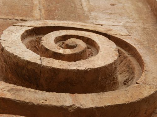 Spiralė, Raižyti Akmenys, Bažnyčia, Palengvėjimas