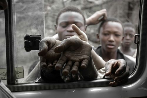 Laukiami Badaujančios Vaikai, Be Kelio, Kažkur Tanzanijoje