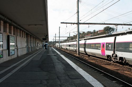 Stoties Platforma, Žmonės, Traukinys Ir Platforma, Prancūzų Stotis, Geležinkelio Linija, Tgv