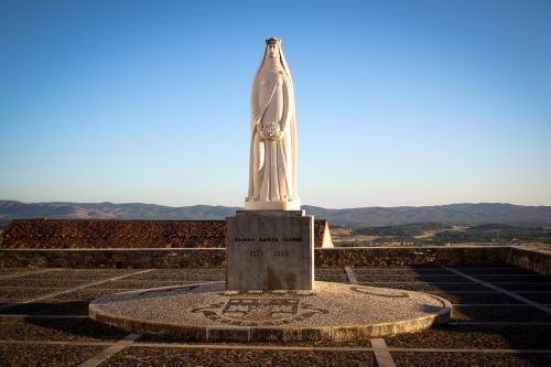 Statula, Santa Isabelio Karalienė, Estremoz, Skulptūra