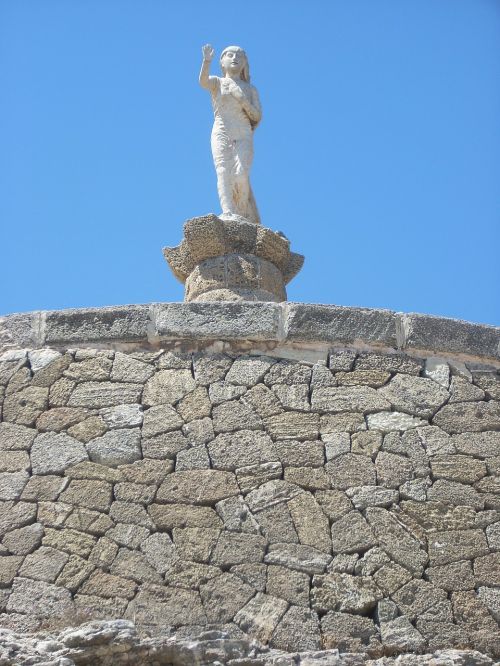 Statula, Puglia, Skulptūra