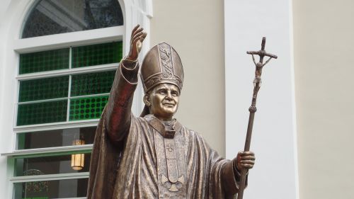 Statula, Popiežius, Rankų Pakėlimas