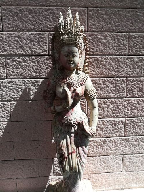 Statula, Nang Apsorn, Idolas