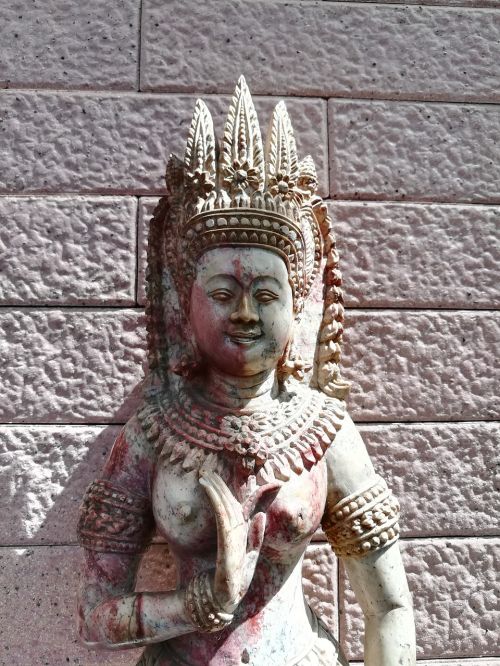 Statula, Nang Apsorn, Idolas