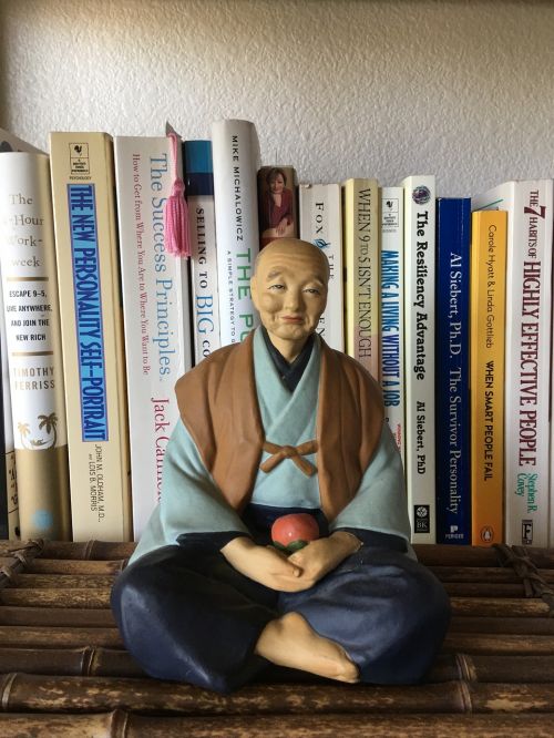 Statula, Asian Vyras, Meditacinė Kelia, Meditacija, Ant Knygų Lentynos