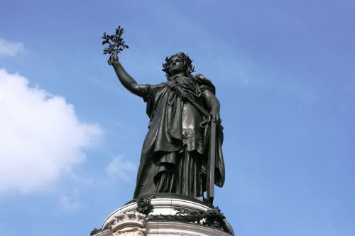 Statula, Reúplica, Paris