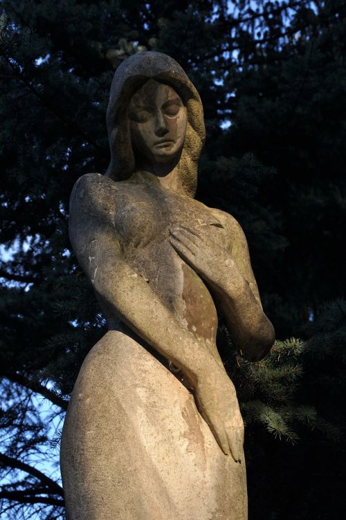 Statula, Moteris, Paminklas