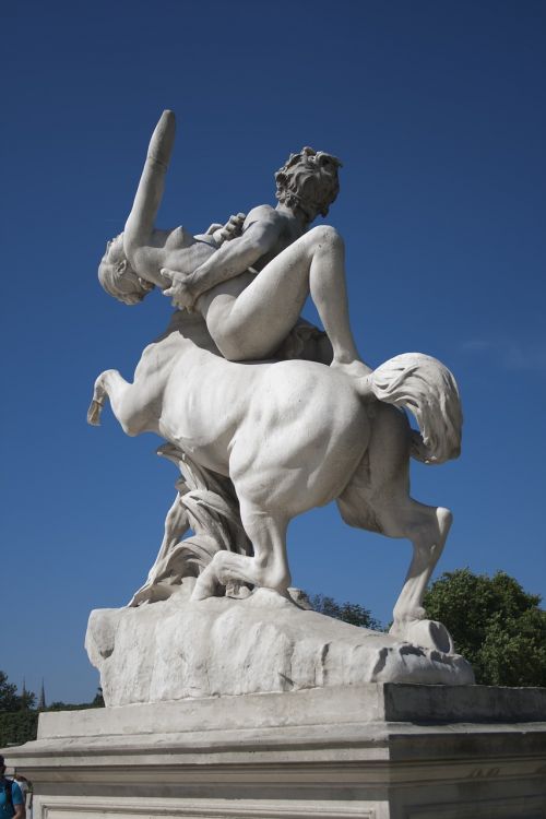 Statula, Kentauras, Paris