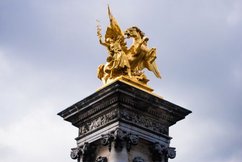 Statula, Paris, France, Paminklas, Auksinis
