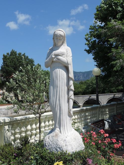 Marijos Statula, Kroatija, Sodas