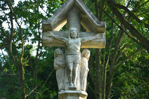 Statulos Akmenys, Religinis, St Leonardo Britanija, France, Paveldas