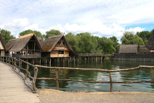 Nameliai, Unteruhldingen, Ežero Konstanta, Kriaušių Gyvenamasis Muziejus