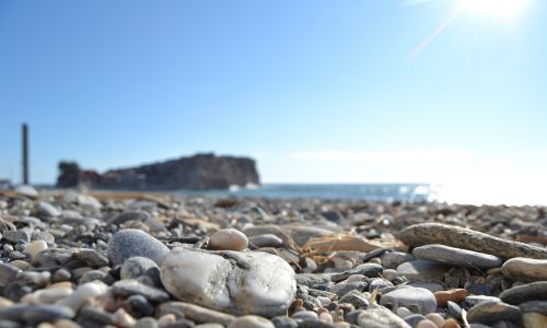 Akmenys, Viduržemio Jūros, Kranto Paplūdimys, Gamta