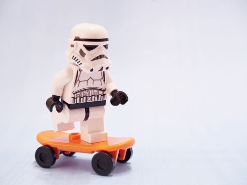 Stormtrooper, Riedlentė, Lego, Čiuožimo, Žvaigždžių Karai, Skate, Lenta, Velnias, Imperija, Kariuomenė, Respublika, Armija, Kareivis, Pėstininkai, Mobilus, Ratai, Judėjimas, Judėti, Pratimas, Važinėjimas Riedlente, Kvailas, Reguliariai, Jungiklis, Sunkvežimis, Denio, Guolis, Važiuoklės Bazė, Juoda, Balta, Oranžinė