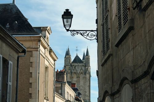 Gatvės Šviesos, Bažnyčios Bokštas, Prancūzų Gatvė, Bažnyčios Bokšto Vaizdas, Gatvės Lempa, Bažnyčia, Prancūzų Pastatai, Miesto Gatvė France, Poitiers